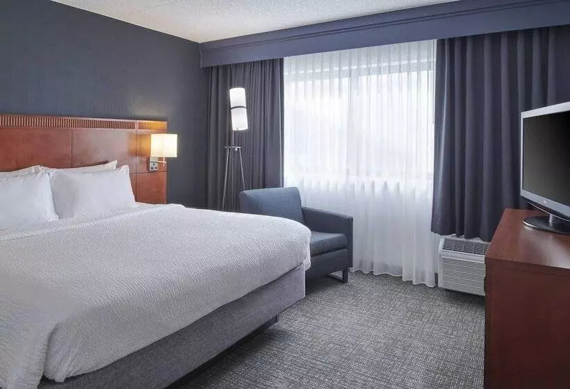 Отель Courtyard By Marriott Detroit Troy