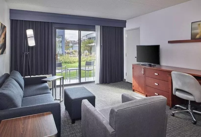 Отель Courtyard By Marriott Detroit Troy
