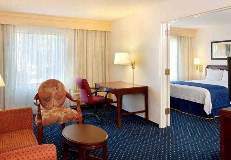 هتل Courtyard By Marriott Houston Hobby Airport