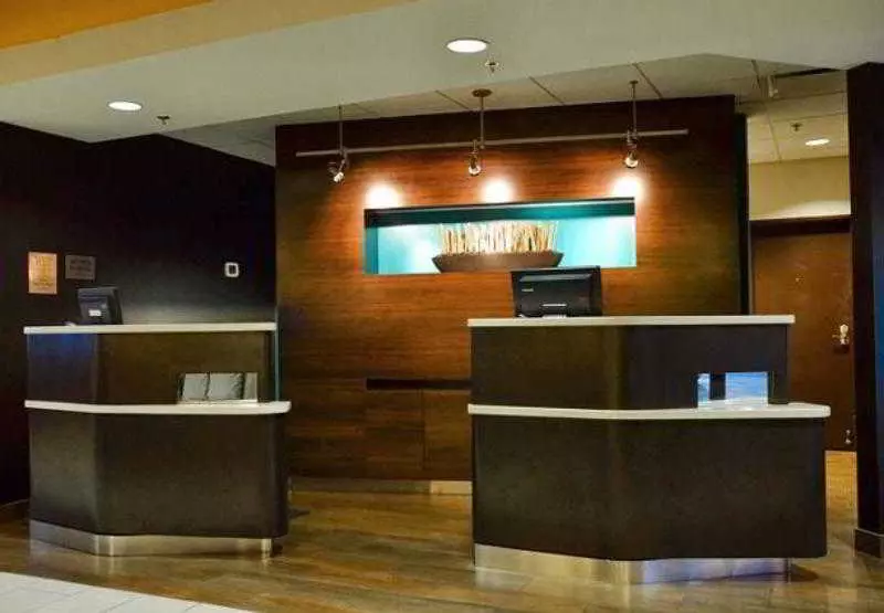 هتل Courtyard By Marriott Indianapolis South