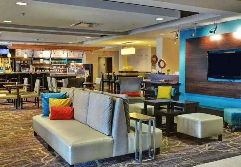 هتل Courtyard By Marriott Indianapolis South