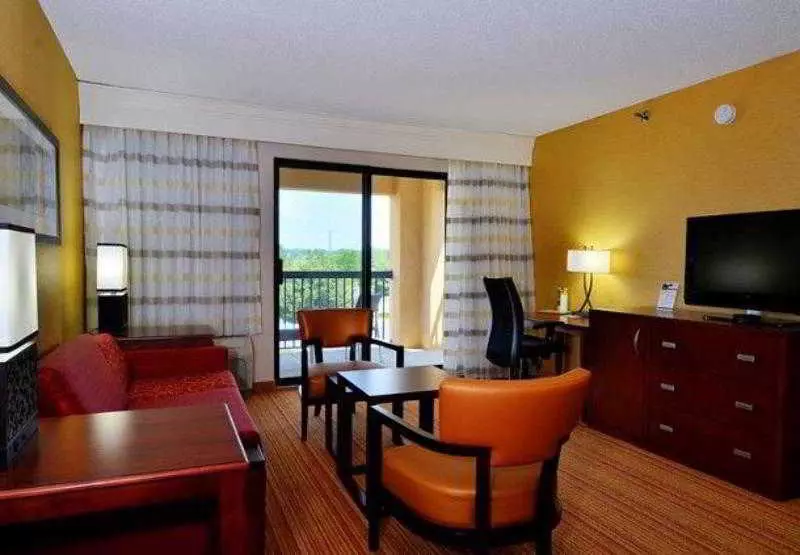 هتل Courtyard By Marriott Indianapolis South