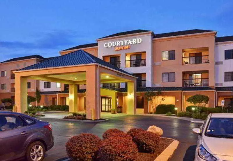 هتل Courtyard By Marriott Indianapolis South