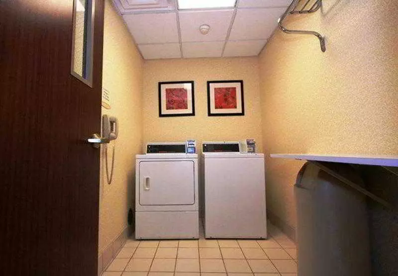 هتل Courtyard By Marriott Indianapolis South
