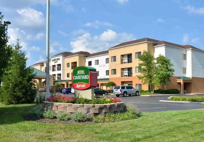 هتل Courtyard By Marriott Indianapolis South