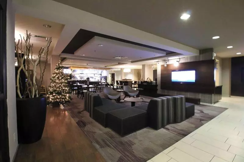هتل Courtyard By Marriott Indianapolis South