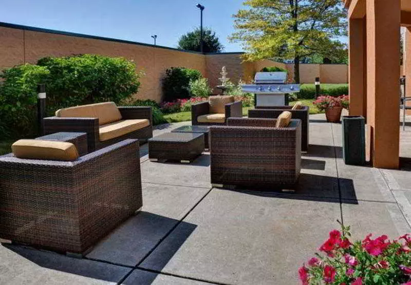 هتل Courtyard By Marriott Indianapolis South