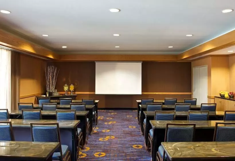 Otel Courtyard Palm Desert