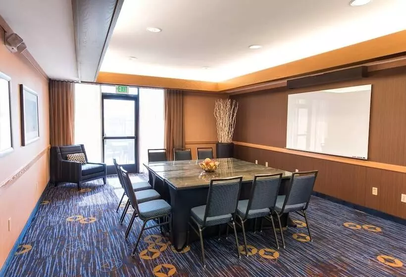 Otel Courtyard Palm Desert