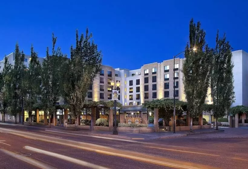 호텔 Courtyard Portland Downtown/convention Center