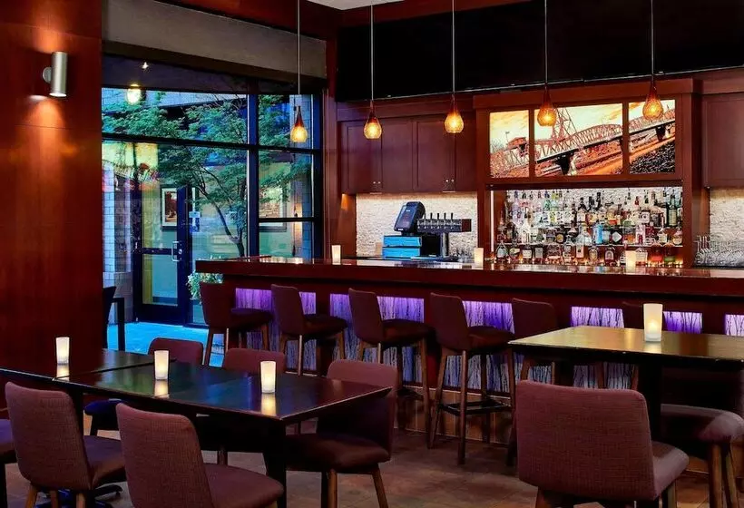 호텔 Courtyard Portland Downtown/convention Center