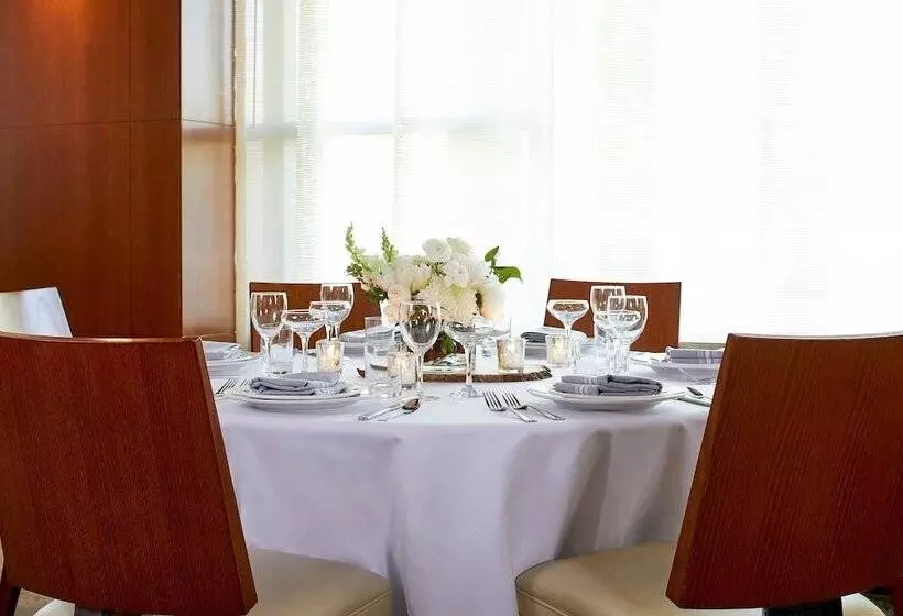 호텔 Courtyard Portland Downtown/convention Center