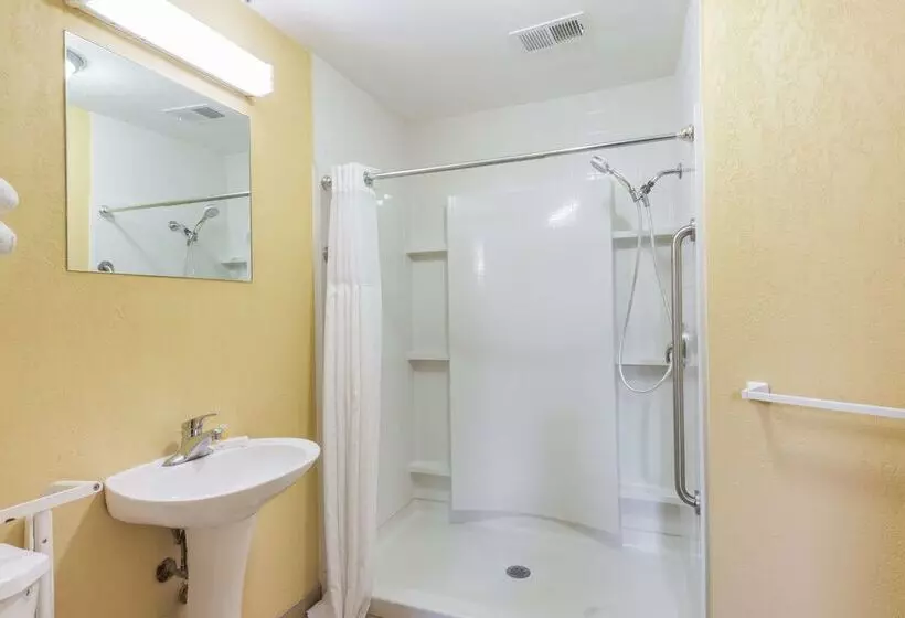 هتل Days Inn By Wyndham Pittsburgh