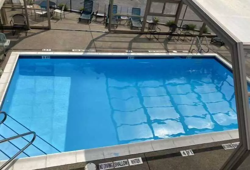 هتل Days Inn By Wyndham Pittsburgh