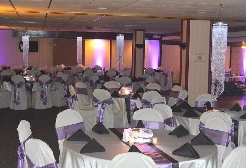 هتل Days Inn By Wyndham Pittsburgh