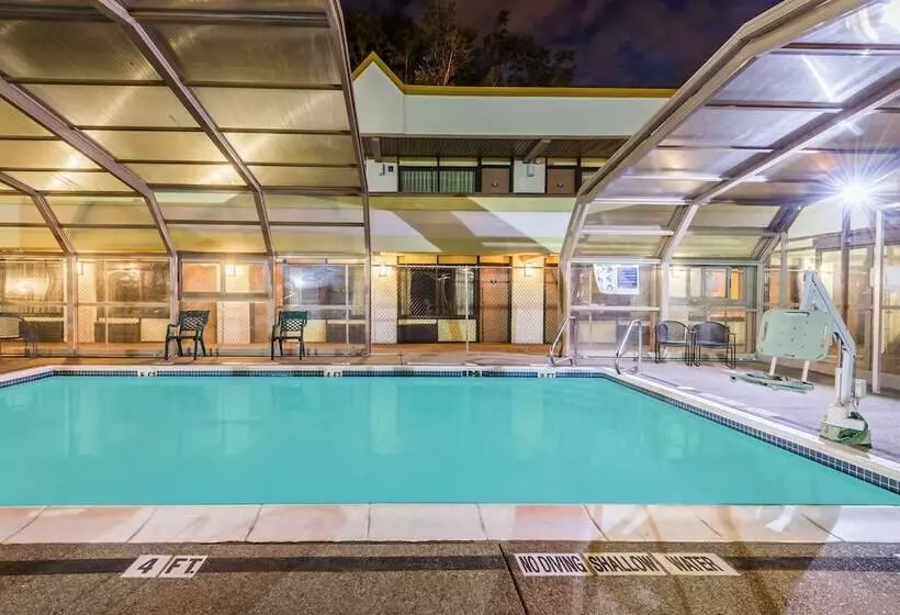 هتل Days Inn By Wyndham Pittsburgh
