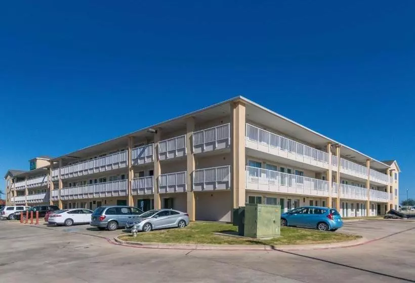 호텔 Hometowne Studios Dallas  Fort Worth