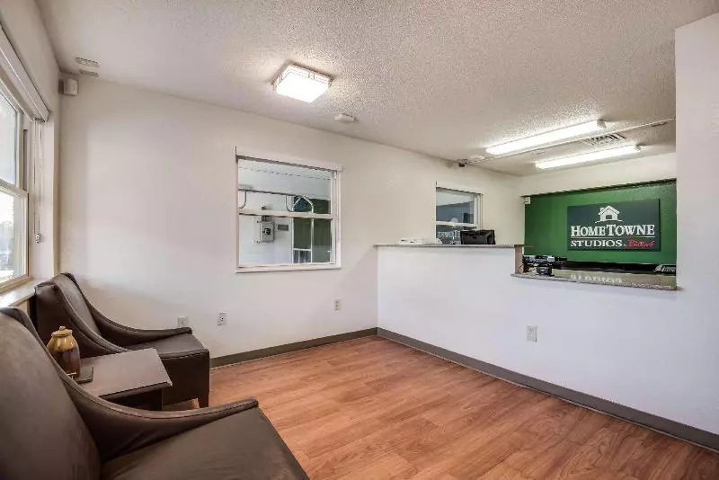 ホテル Birch Hill Suites Kansas City – Independence