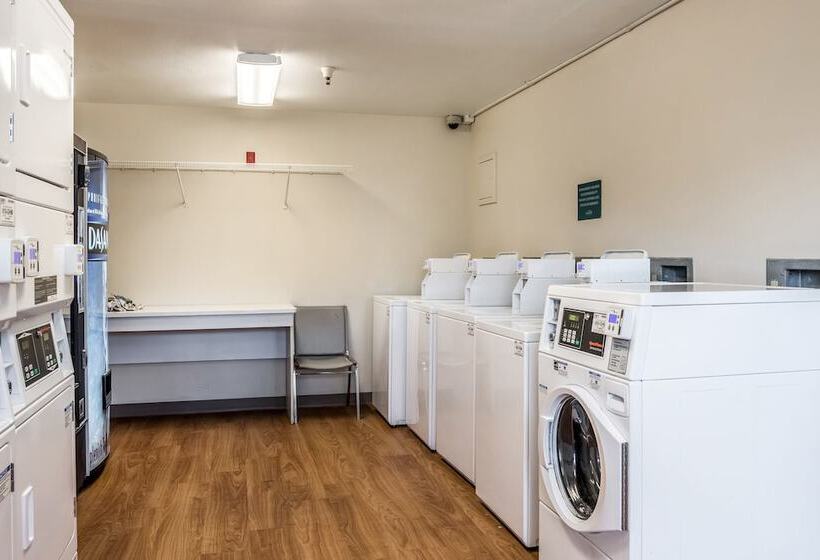 Szálloda Hometowne Studios By Red Roof Salem, Or