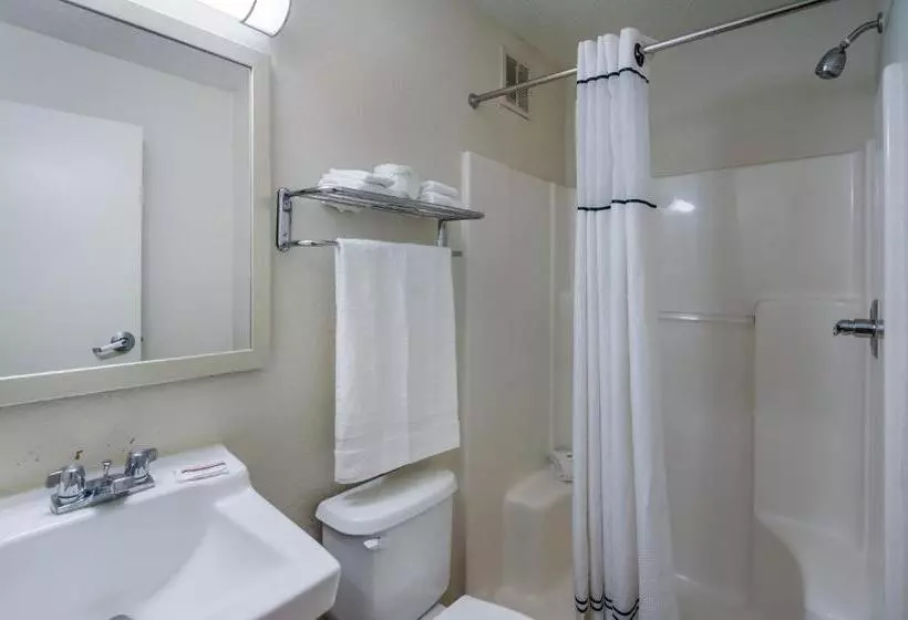 هتل Hometowne Studios By Red Roof Winston Salem   University Pkwy