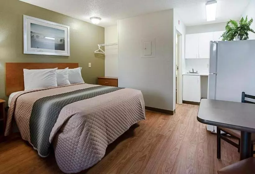 هتل Hometowne Studios By Red Roof Winston Salem   University Pkwy