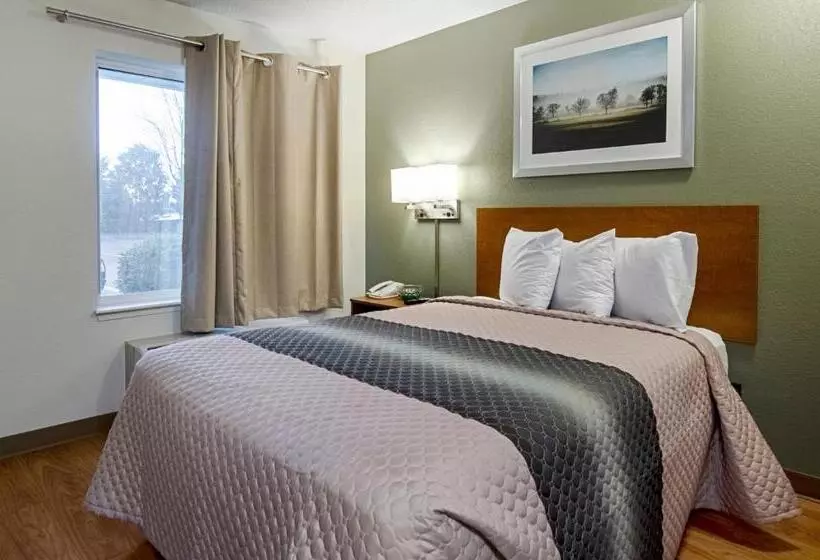 هتل Hometowne Studios By Red Roof Winston Salem   University Pkwy