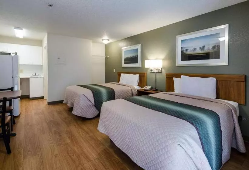 هتل Hometowne Studios By Red Roof Winston Salem   University Pkwy