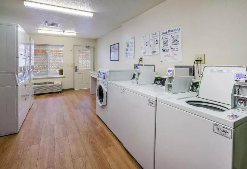 هتل Hometowne Studios By Red Roof Winston Salem   University Pkwy