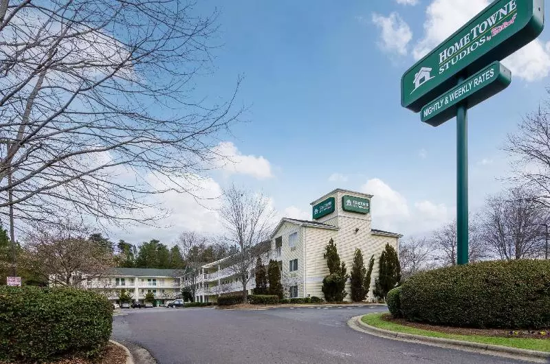 هتل Hometowne Studios By Red Roof Winston Salem   University Pkwy