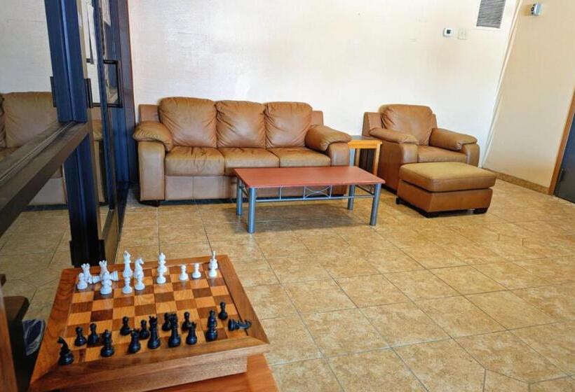 فندق على الطريق Asteria Inn And Suites