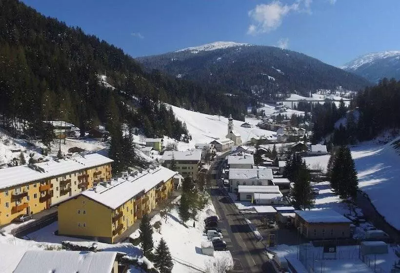 Hostelli Gasthof Rose