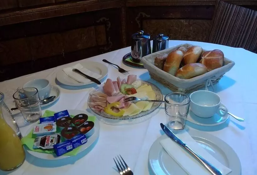 Hostelli Gasthof Rose