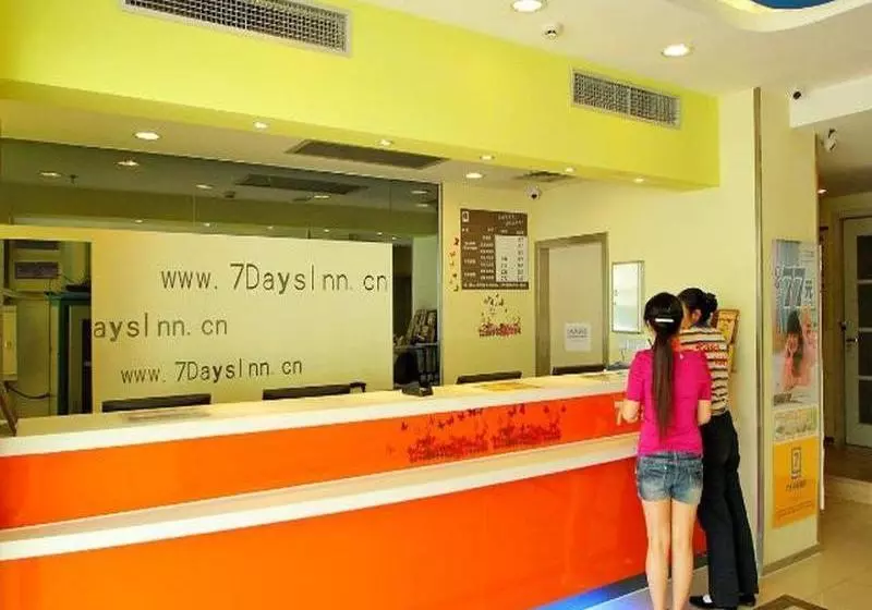 هتل 7 Days Inn Shanghai Xinzhuang Subway Station Cloud Nine Shopping Mall Branch
