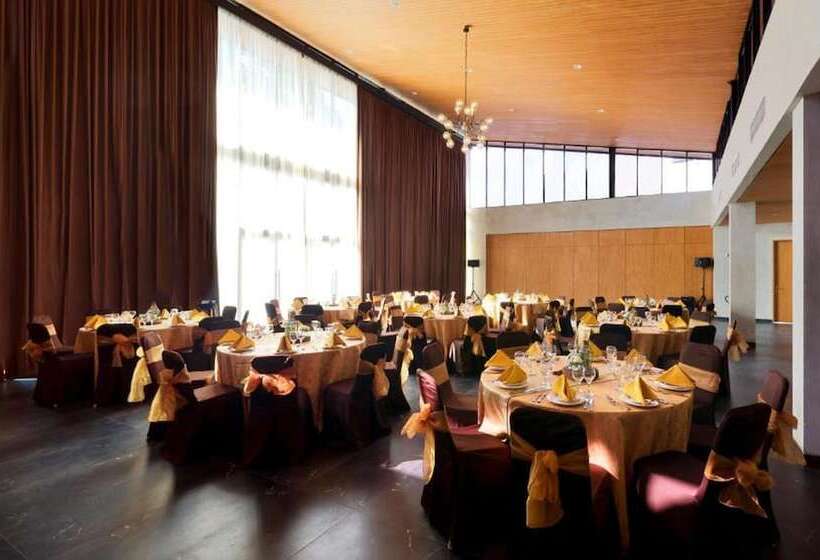 בית מלון כפרי Aviary Bintaro