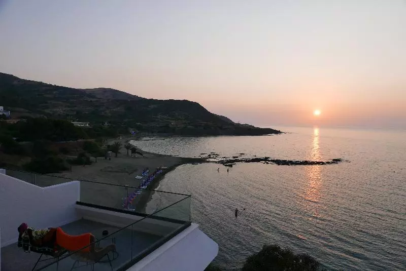 هتل E.j. Pyrgos Bay
