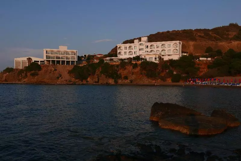 هتل E.j. Pyrgos Bay