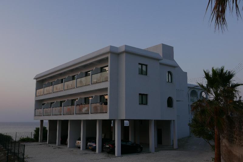 هتل E.j. Pyrgos Bay