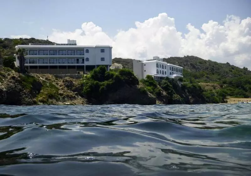 هتل E.j. Pyrgos Bay