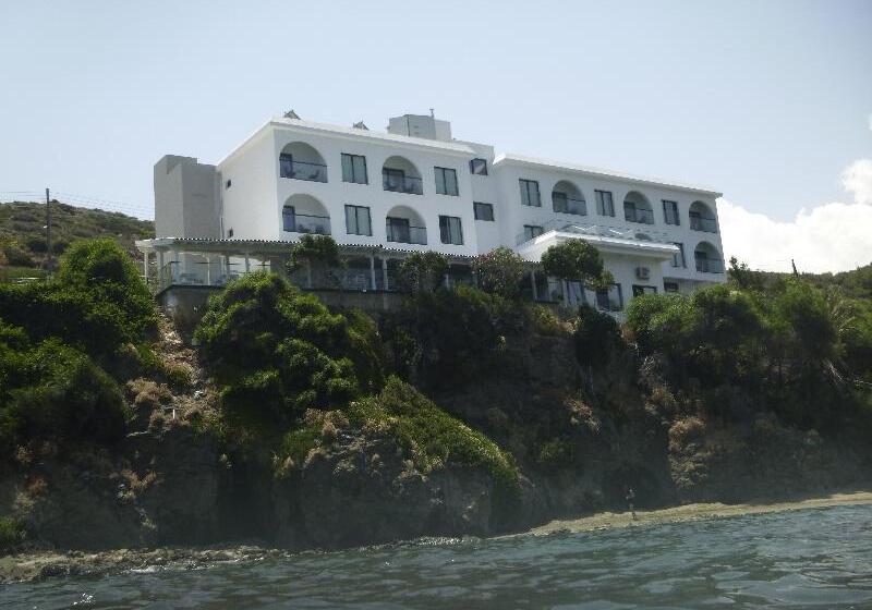 هتل E.j. Pyrgos Bay