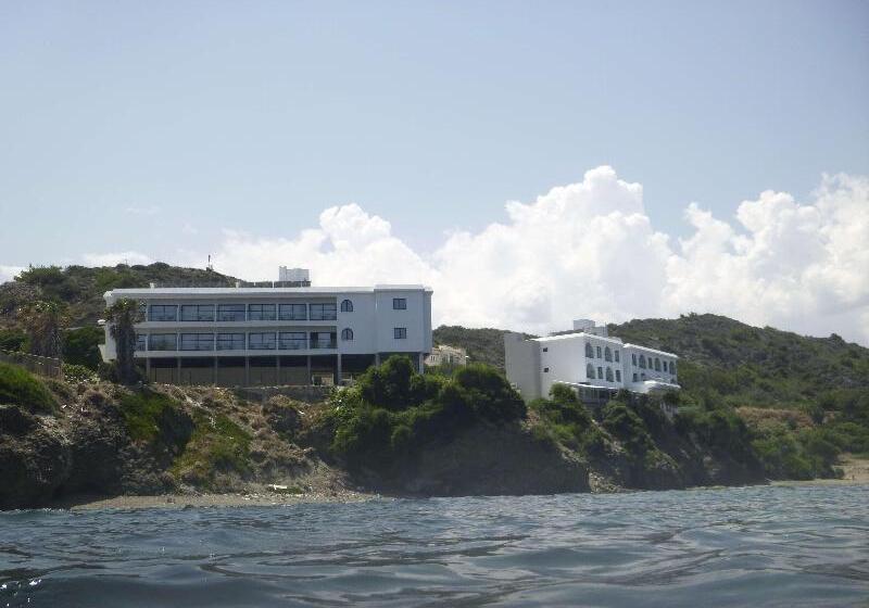 هتل E.j. Pyrgos Bay