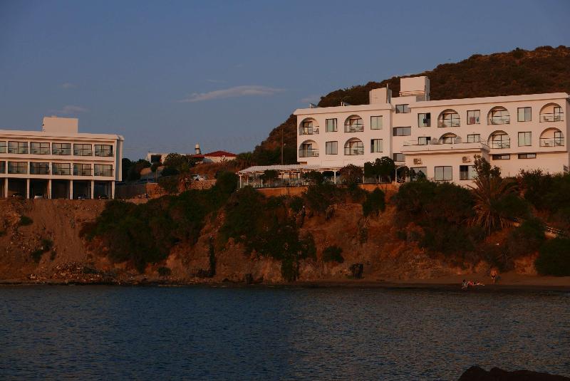 هتل E.j. Pyrgos Bay