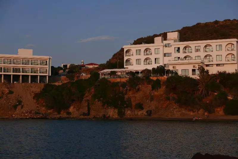 هتل E.j. Pyrgos Bay