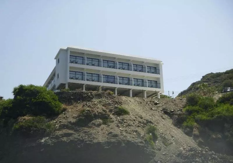 هتل E.j. Pyrgos Bay