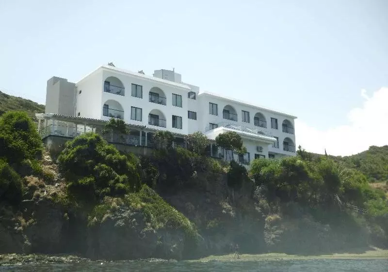 هتل E.j. Pyrgos Bay