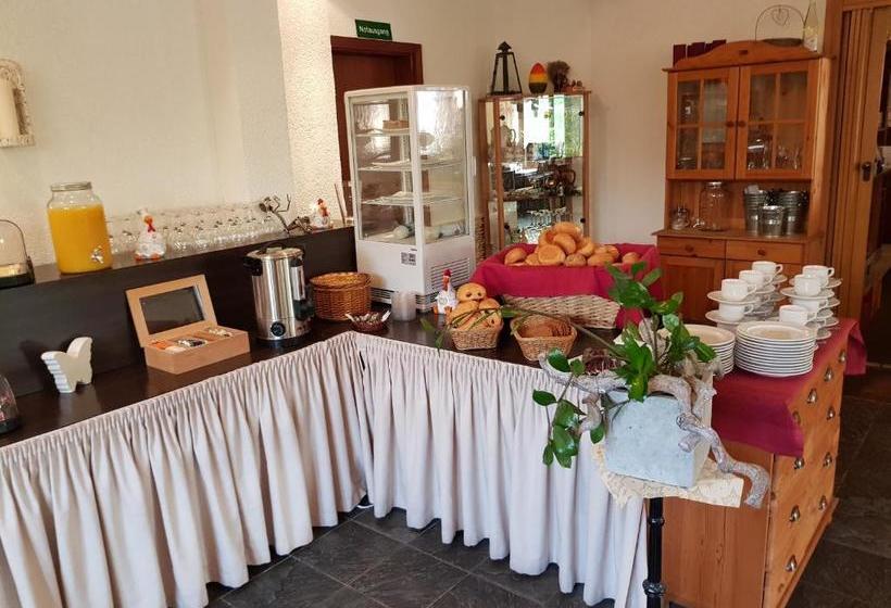 פנסיון Zur Brücke