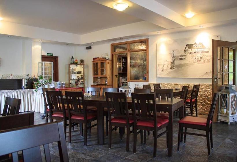 פנסיון Zur Brücke