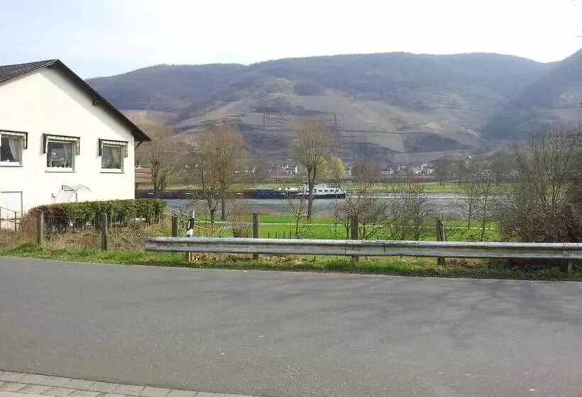 Majatalo Zur Brücke