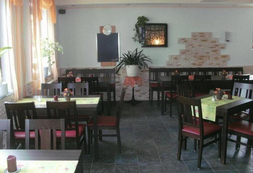 פנסיון Zur Brücke