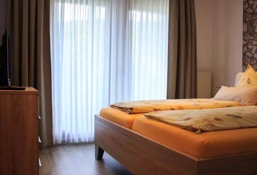 Majatalo Zur Brücke