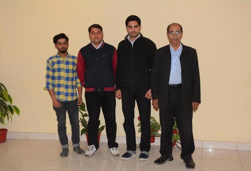 هتل Alpine Faizabad